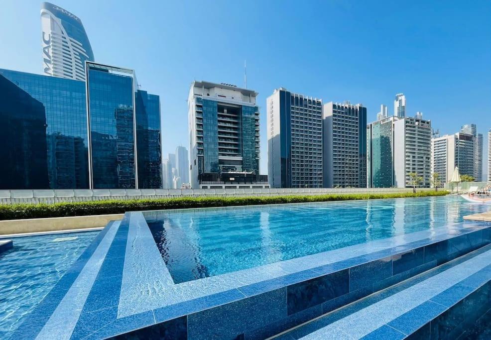 דובאי Vera Residences By Damac I 1Br Luxury Aparthotel מראה חיצוני תמונה